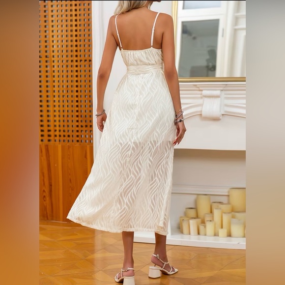 Elegant Cream Maxi Dress with Tie Waist New Boutique - Picture 3 of 6